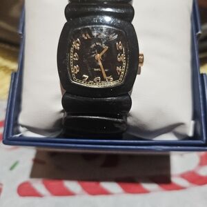 Elegant Black and Gold Women's Watch